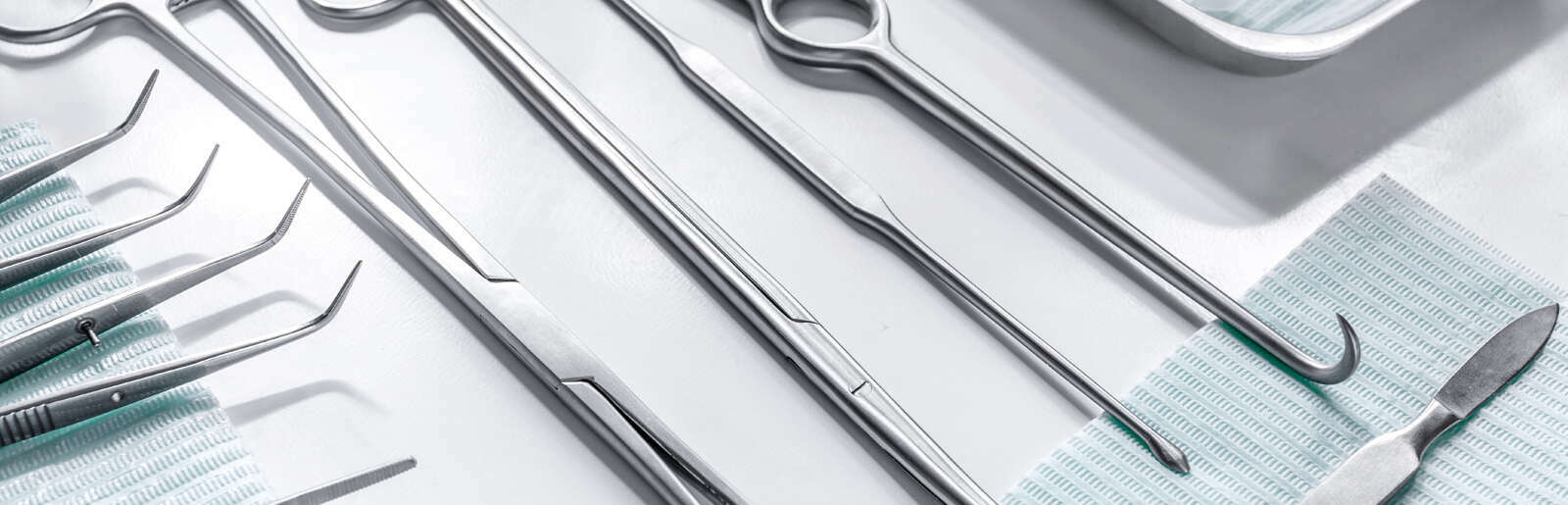 Čištění a balení dílů ve zdravotnickém průmyslu Čištění a balení dílů ve zdravotnickém průmyslu